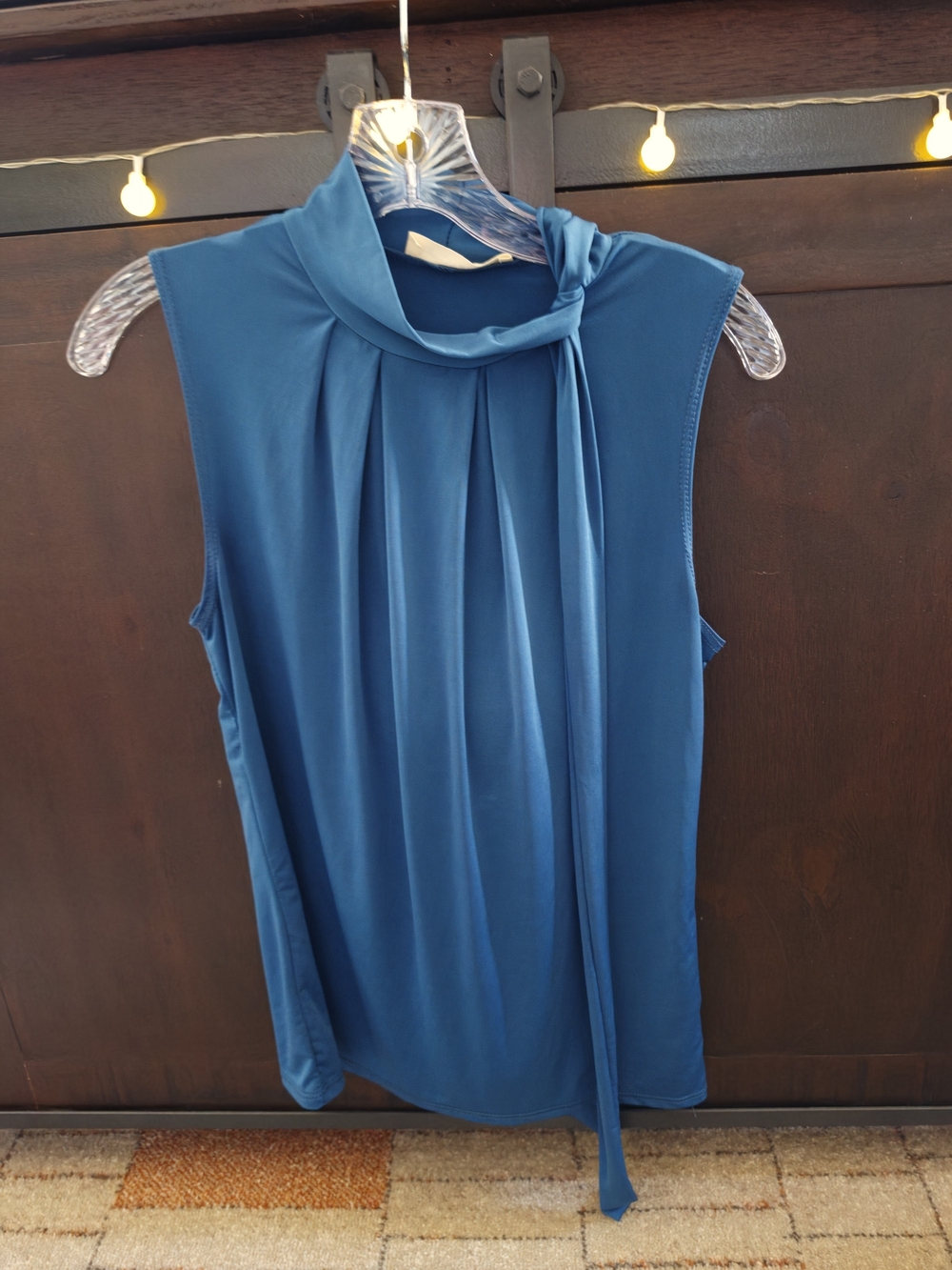 Elegant Tiffany & Grey sleeveless blouse in a beautiful blue color Size Small